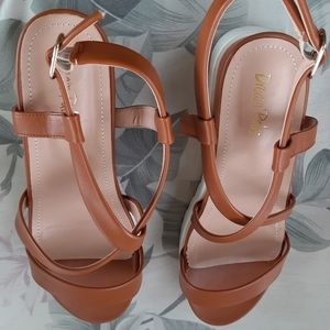Ladies Sandals Carmel Strap/buckle New "Dream Pairs" Size 10m